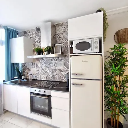 Sea View In Ocean View Apartment *